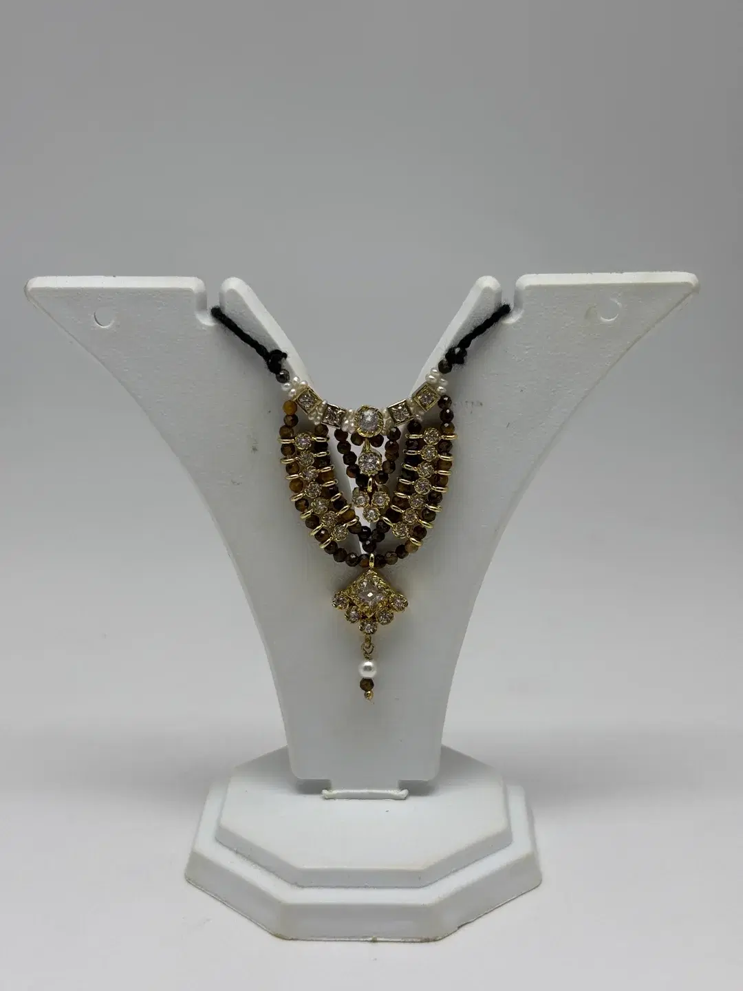 Cat's eye lehsunia taramandal bib haar with silver AD connectors and floral pendant for size 1-2 Laddu Gopal